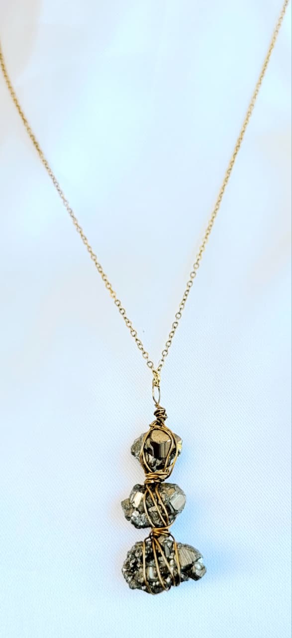 El Trío de la Fortuna: Collar de Pirita