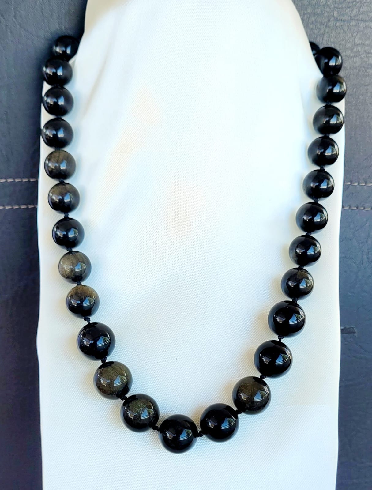 Collar de mujer medicina, obsidiana dorada, joyería de poder hecha a mano.


